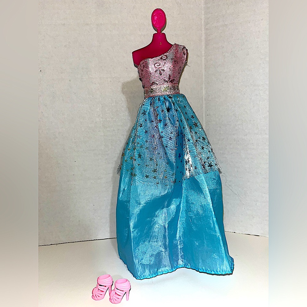 Barbie Doll Dress With Shoes.  Ball Gown.